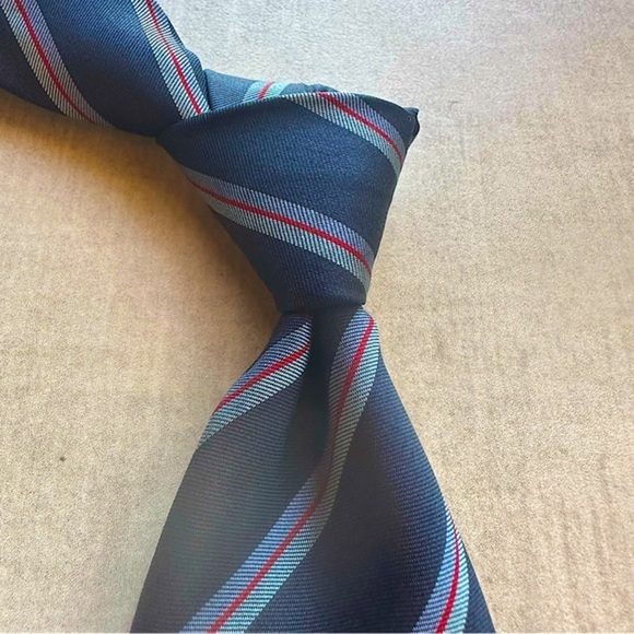 Hermes RARE Vintage Hand-Rolled Untipped Silk Tie - Picture 3 of 6